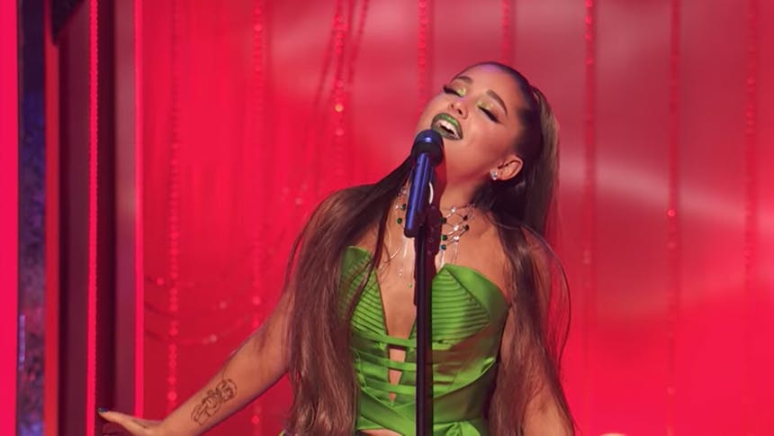 22 Reactions to Watching Ariana Grande Sing "The Wizard and…