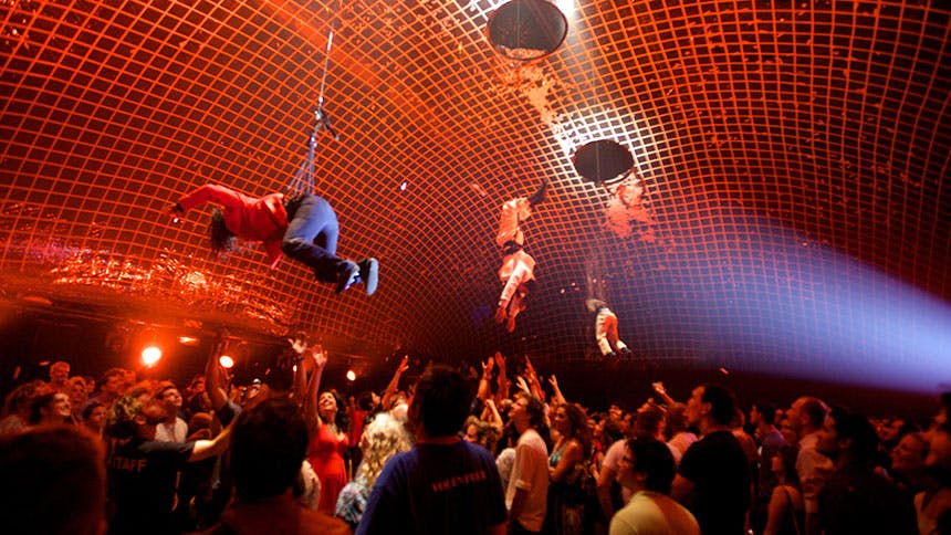 10 WTF Moments from Fuerza Bruta 