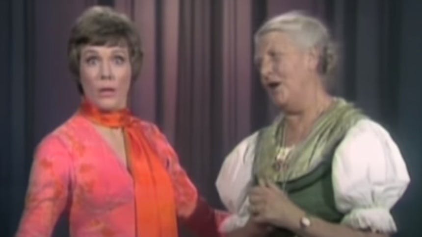 Hot Clip of the Day: Dame Julie Andrews & Maria von Trapp Y…