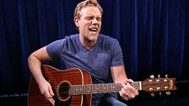 Broadway Unplugged: Something Rotten! Star Adam Pascal Rocks Out with an Acoustic "Hard to Be the Bard"