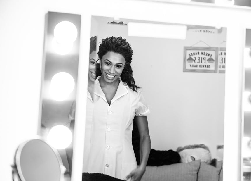 Nicolette Robinson- Waitress-Musical Broadway-Backstage-BroadwayBox-Jenny Anderson-Dressing Room