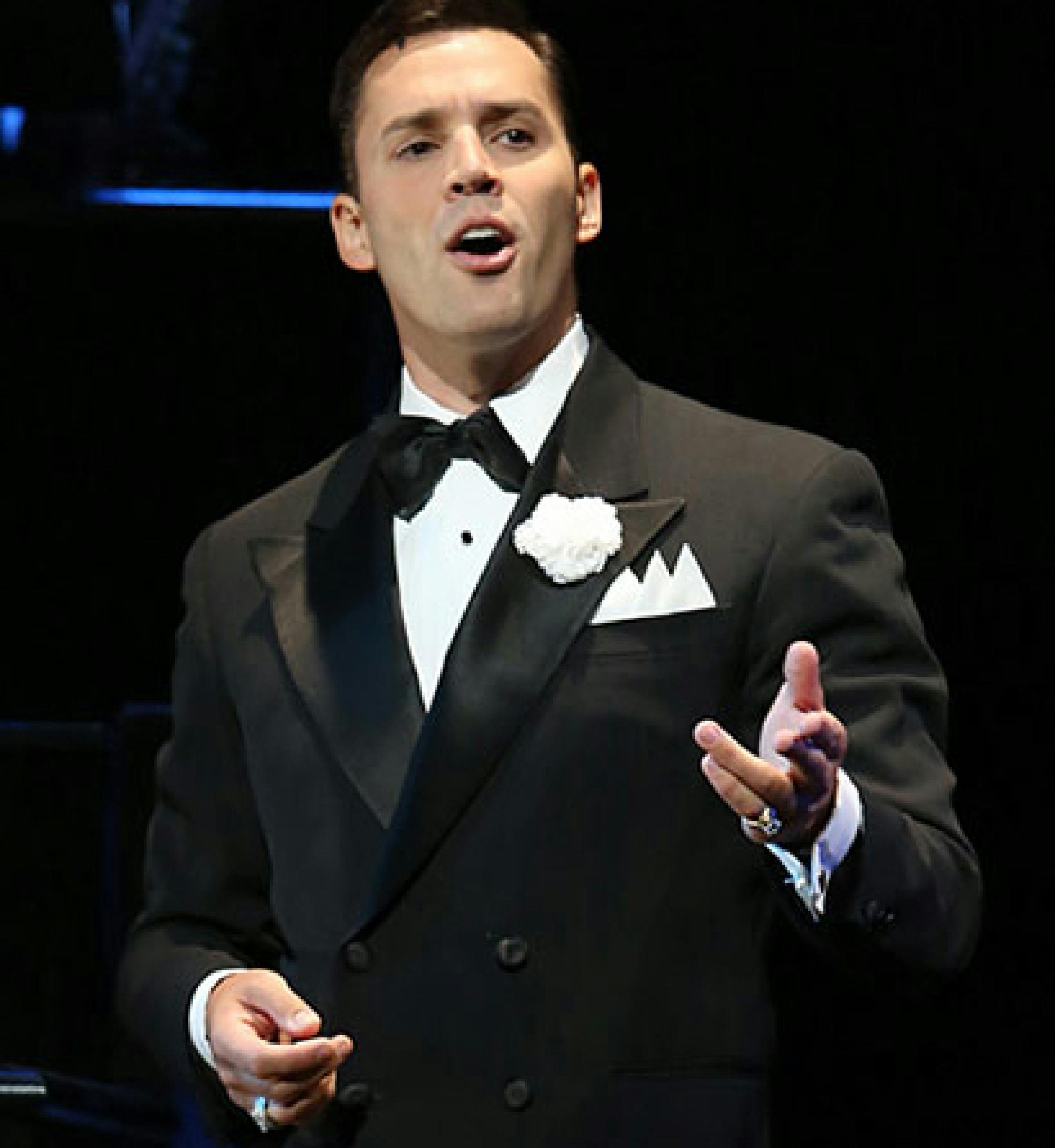 Ryan Silverman Broadway Chicago Musical Billy Flynn